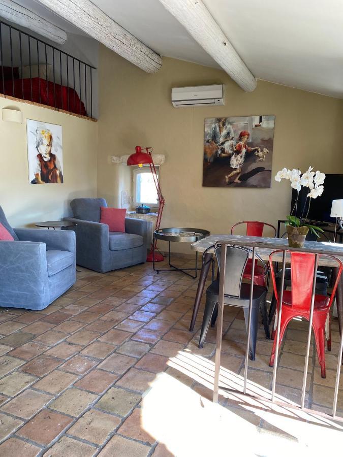Mas Serena Menerbes Bagian luar foto