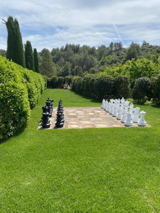 Mas Serena Menerbes Bagian luar foto